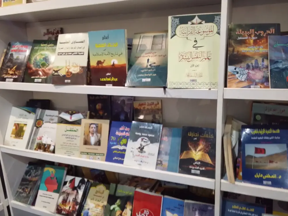 حضور لافت لمؤلفات الشيخ بين إصدارات الدار في المعرض.
